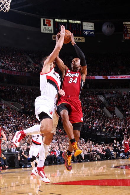 更影响到球 更影响到球